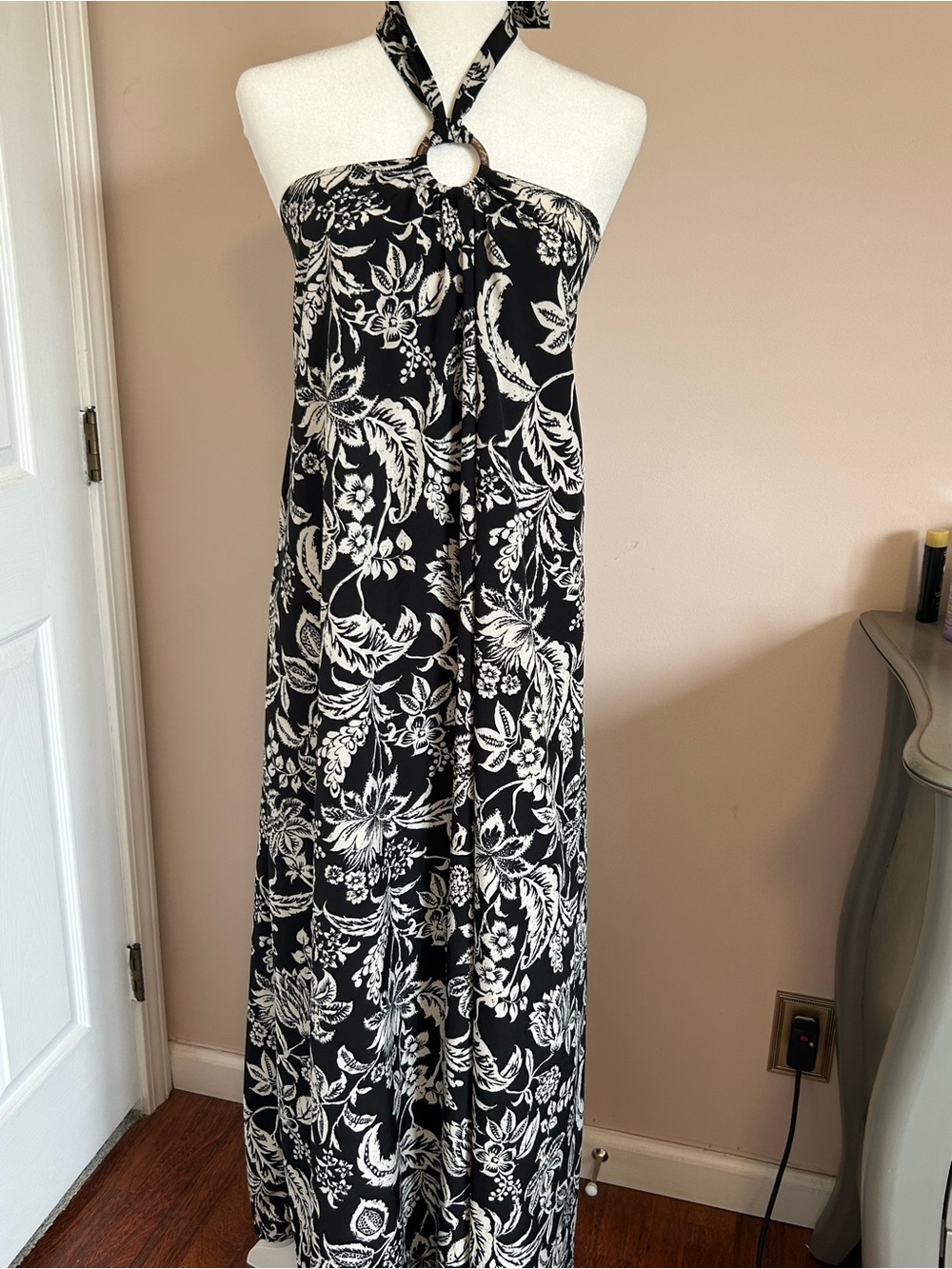 Source Unknown Black & White Floral Halter Maxi Dress with Ring